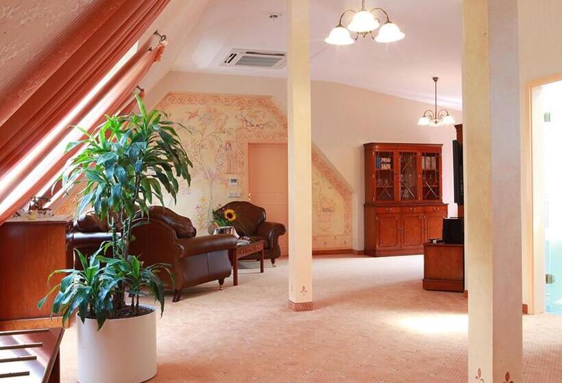 جناح, The Lakeside   Burghotel Zu Strausberg