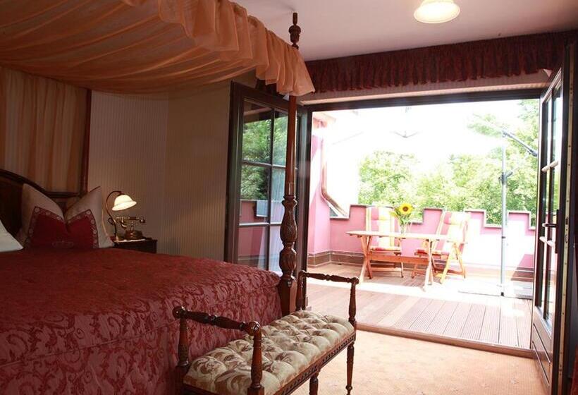 جناح, The Lakeside   Burghotel Zu Strausberg