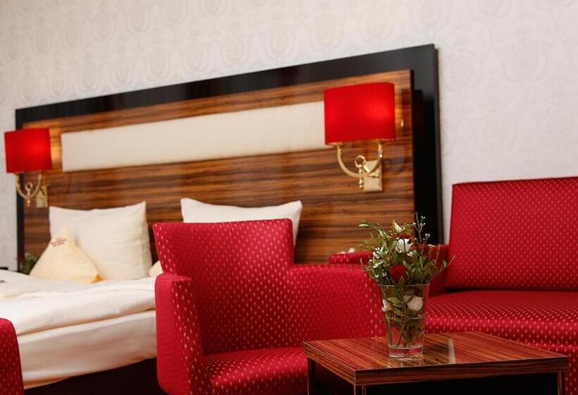 جناح جونيور, The Lakeside   Burghotel Zu Strausberg