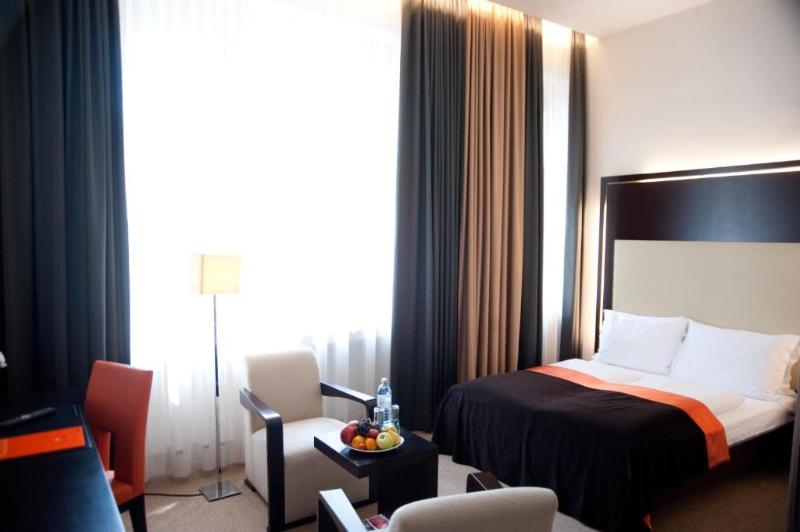 اتاق سوپریور, The Levante Parliament A Design