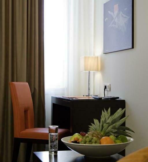 اتاق سوپریور یک تخته, The Levante Parliament A Design