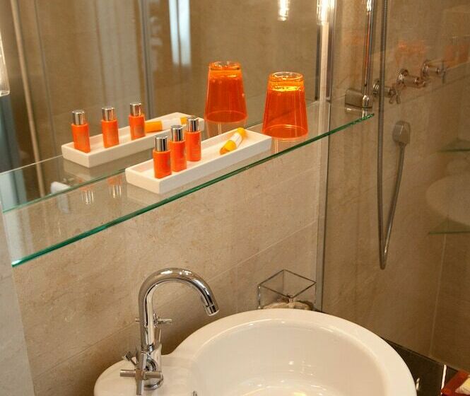 اتاق سوپریور یک تخته, The Levante Parliament A Design