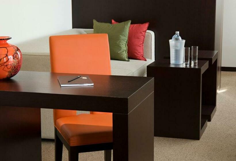 سوییت جونیور, The Levante Parliament A Design