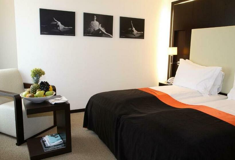 سوییت جونیور, The Levante Parliament A Design