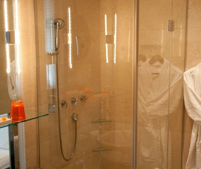 اتاق سوپریور, The Levante Parliament A Design