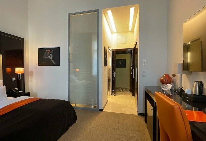 اتاق راحتی, The Levante Parliament A Design