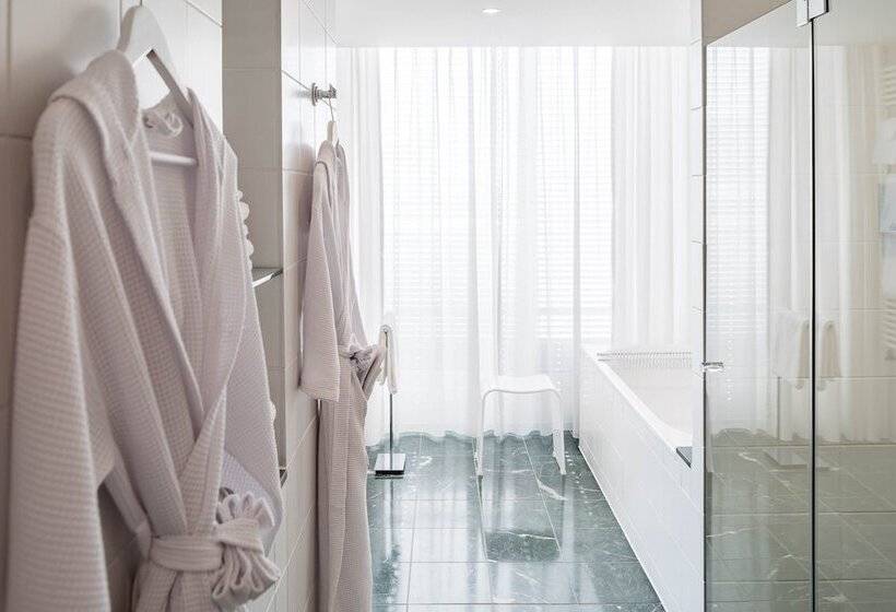 Suite, The Mandala