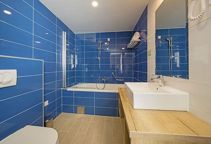 패밀리 룸, Aminess Port9 Hotel