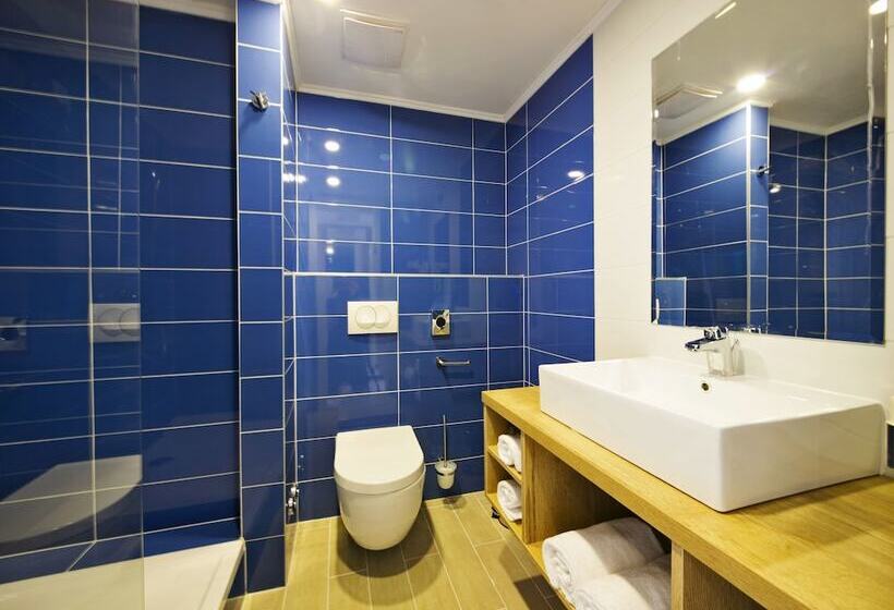 Семейный Номер, Aminess Port9 Hotel