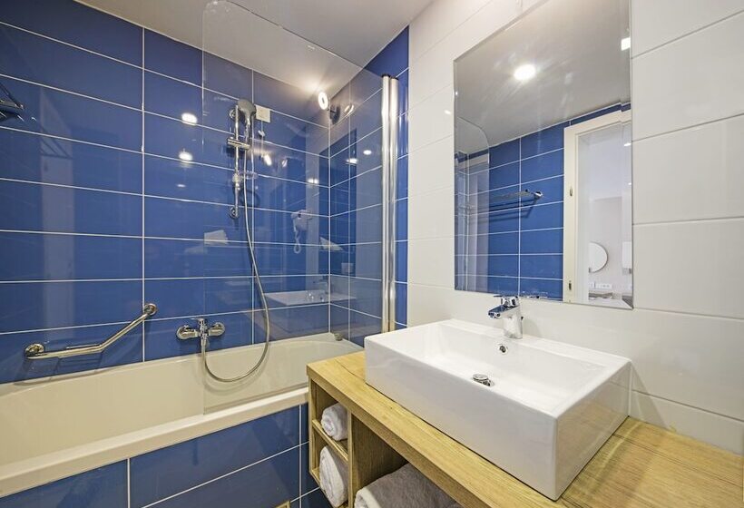 패밀리 룸, Aminess Port9 Hotel