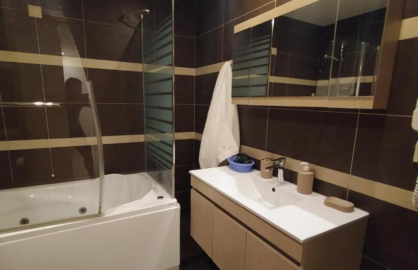 スーペリアの４人部屋, Apollon