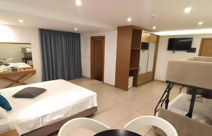 スーペリアの４人部屋, Apollon