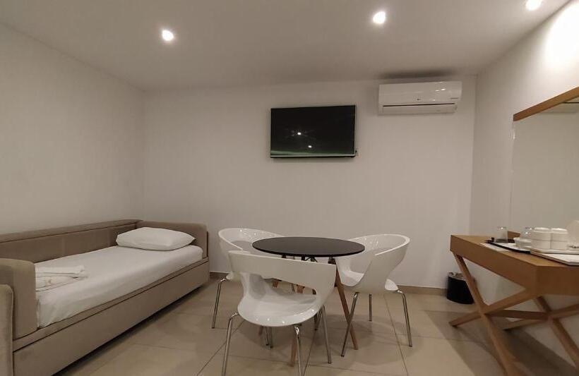 スーペリアの４人部屋, Apollon