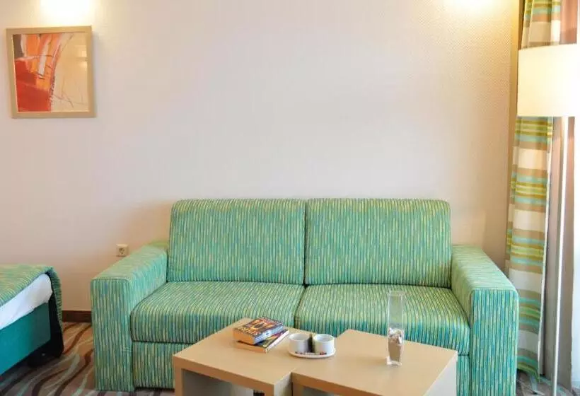 استودیو اجرایی, Flamingo Grand Hotel & Spa