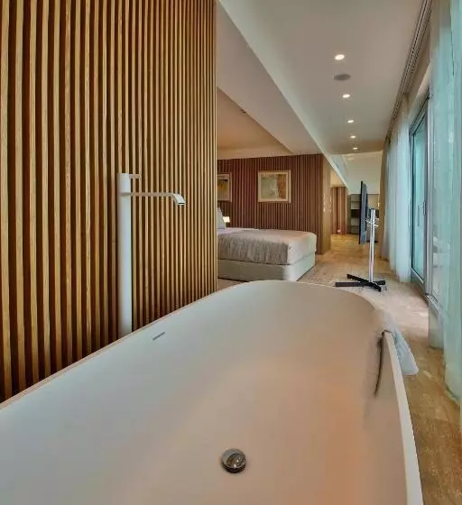 1 Bedroom Penthouse Apartment, Flamingo Grand Hotel & Spa
