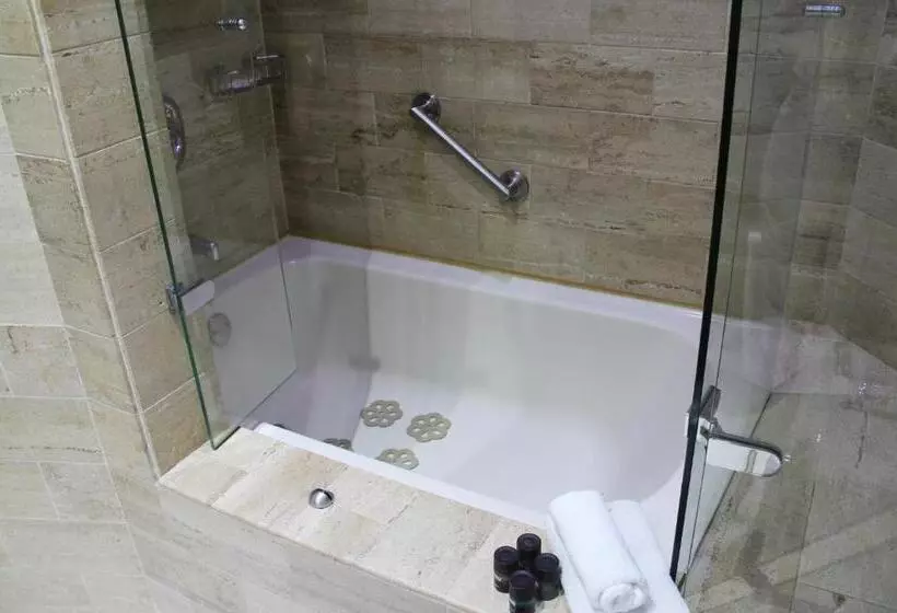 سوییت جونیور, Ghl Hotel Portón Medellín