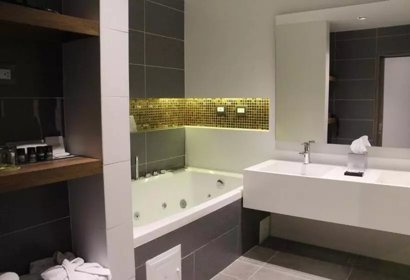 سوییت جونیور, Ghl Hotel Portón Medellín