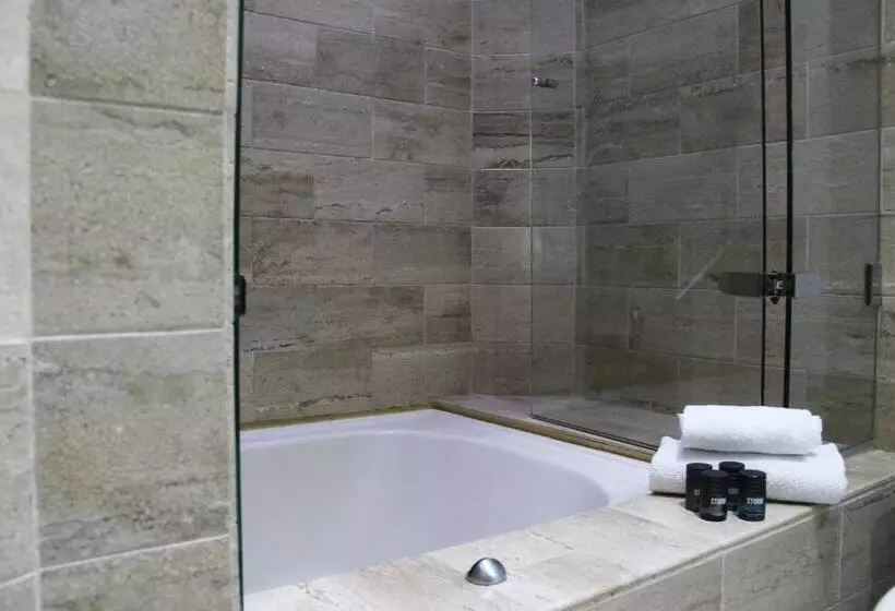 سوییت جونیور, Ghl Hotel Portón Medellín
