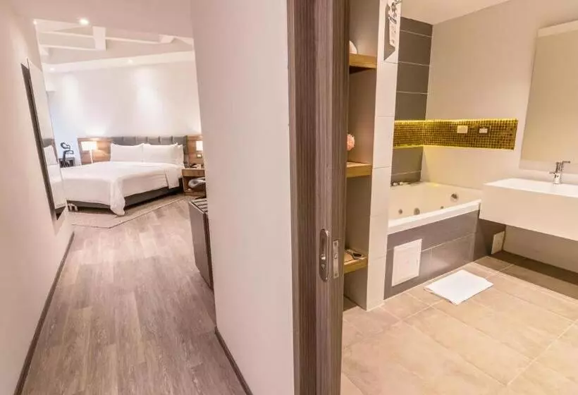سوییت جونیور, Ghl Hotel Portón Medellín