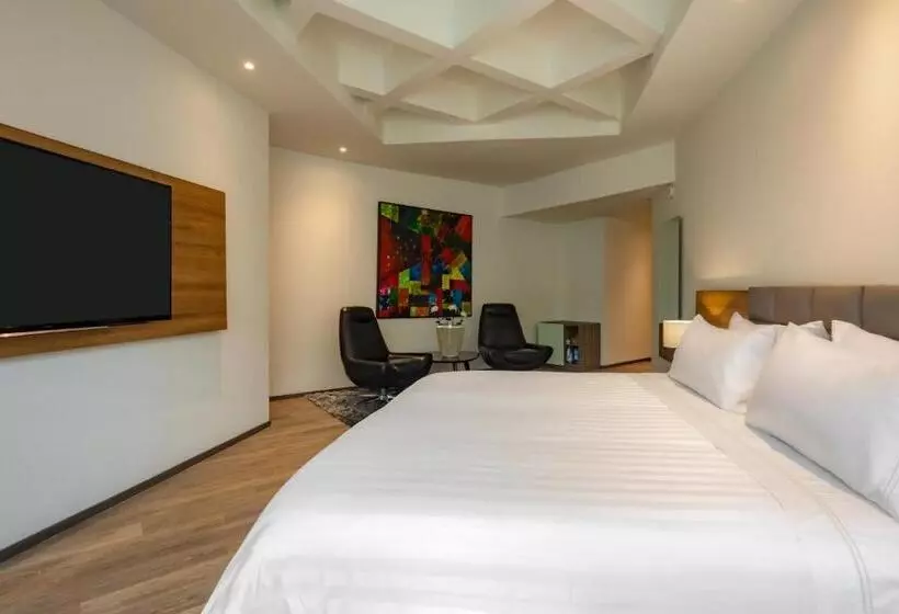 سوییت جونیور, Ghl Hotel Portón Medellín