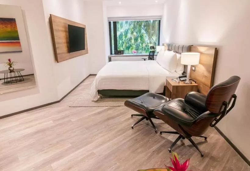 سوییت جونیور, Ghl Hotel Portón Medellín
