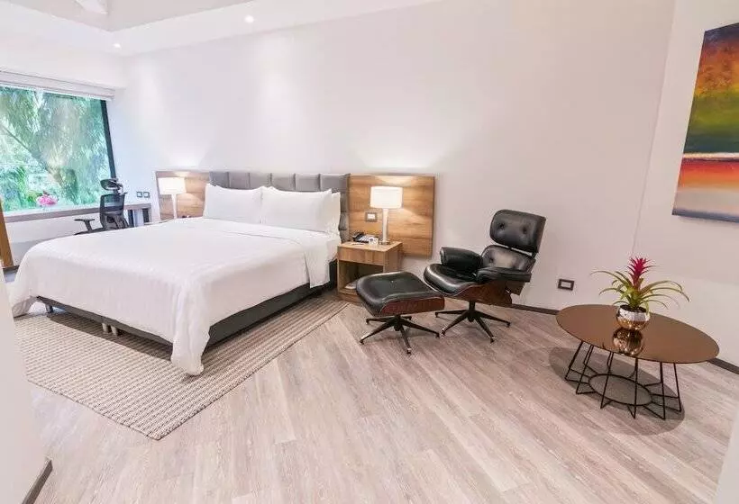 سوییت جونیور, Ghl Hotel Portón Medellín