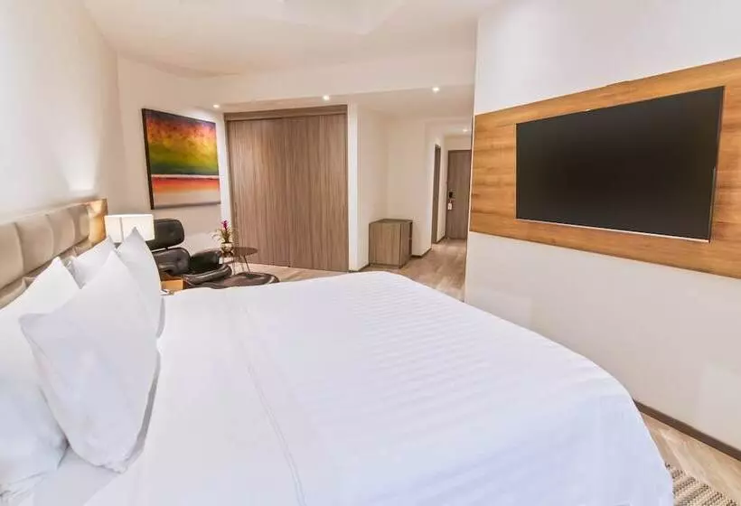 سوییت جونیور, Ghl Hotel Portón Medellín