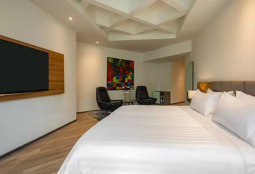 سوییت جونیور, Ghl Hotel Portón Medellín