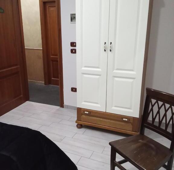 Economy Triple Room, Federico Ii