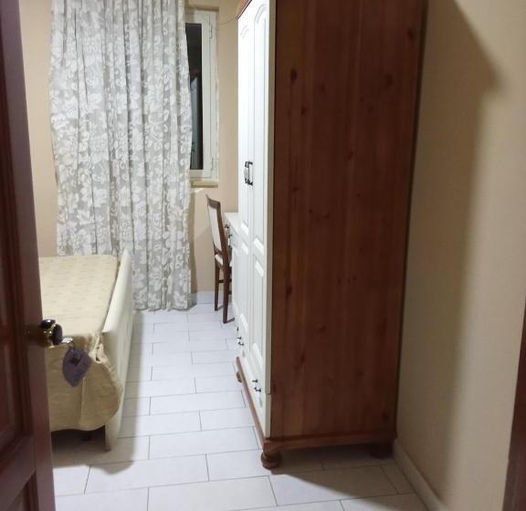 Economy Triple Room, Federico Ii