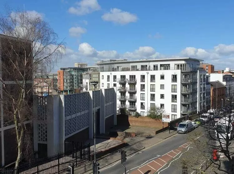 اتاق لوکس, Hilton Garden Inn Birmingham Brindleyplace