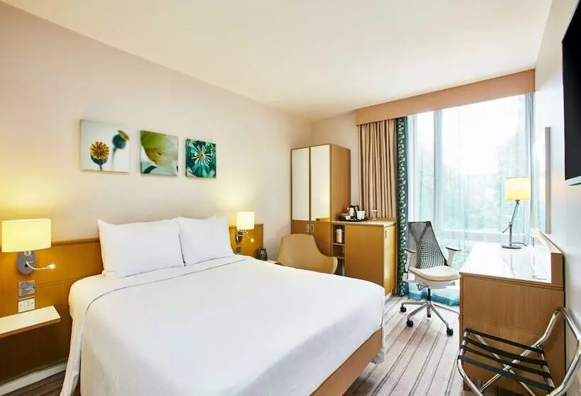 اتاق لوکس, Hilton Garden Inn Birmingham Brindleyplace