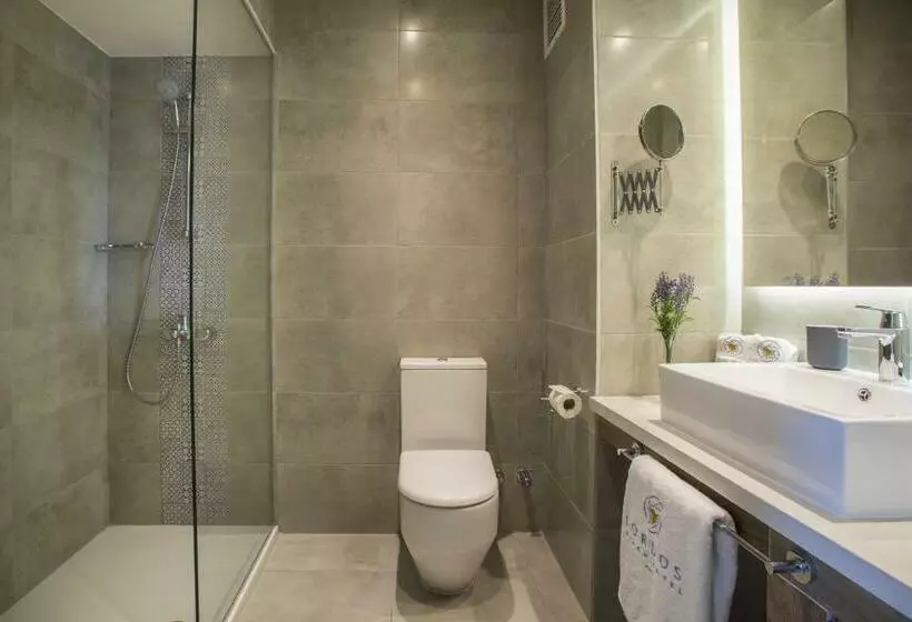 اتاق خانوادگی با چشم‌انداز جانبی دریا, Lordos Beach Hotel & Spa