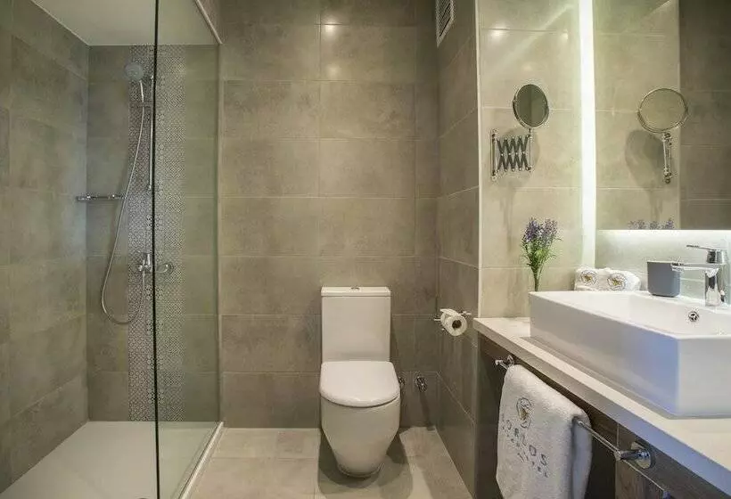 اتاق خانوادگی با چشم‌انداز جانبی دریا, Lordos Beach Hotel & Spa