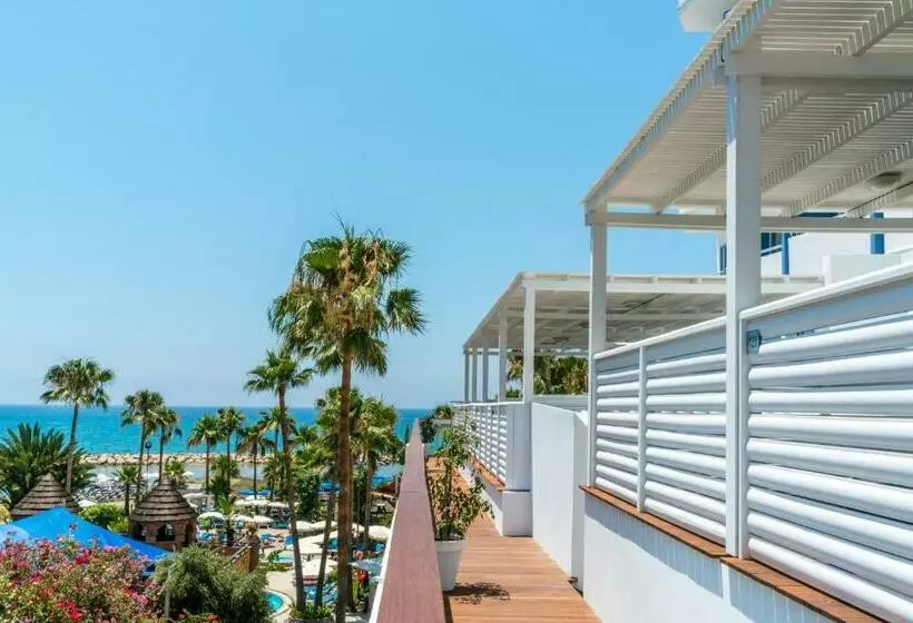 سوئیت جونیور خانوادگی, Lordos Beach Hotel & Spa