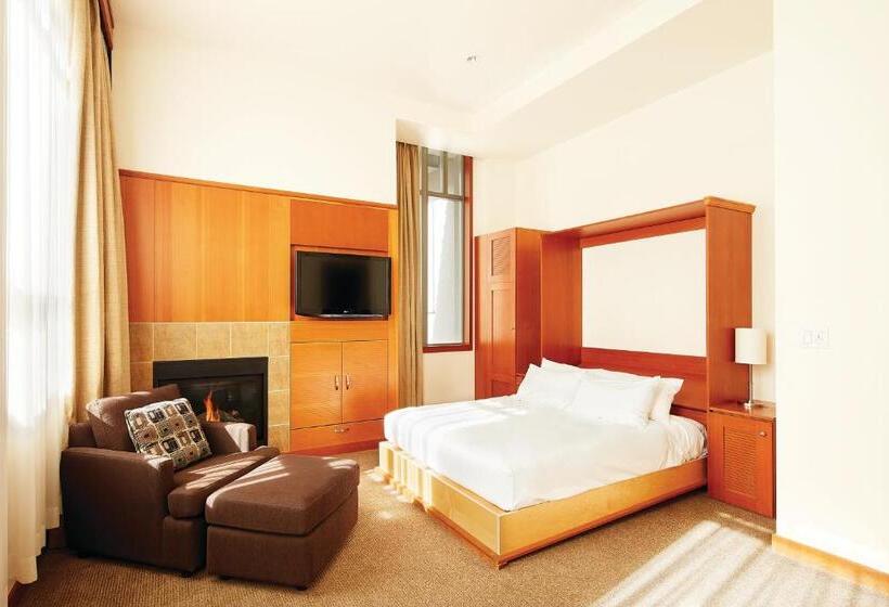 スタンダードスタジオ, Pan Pacific Whistler Village Centre