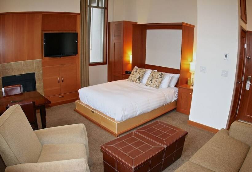 スタンダードスタジオ, Pan Pacific Whistler Village Centre