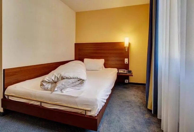Standard Single Room, Parkhotel Schwert