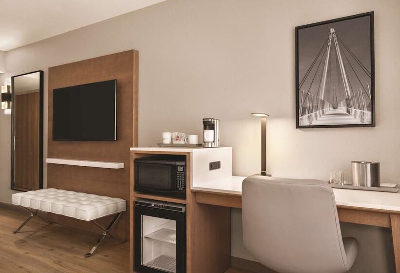 اتاق استاندارد با 2 تخت دوبل, Radisson Hotel Seattle Airport