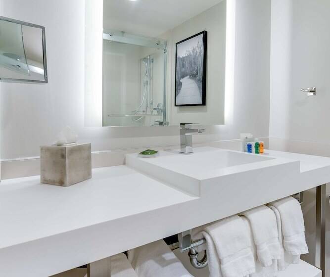 سوییت, Radisson Hotel Seattle Airport