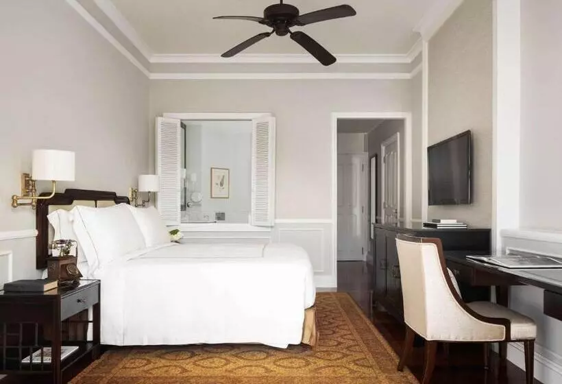 キングサイズベッドのスタンダードルーム, Raffles Grand Hotel D Angkor