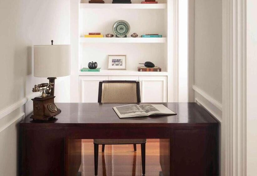 带大床的套房, Raffles Grand Hotel D Angkor