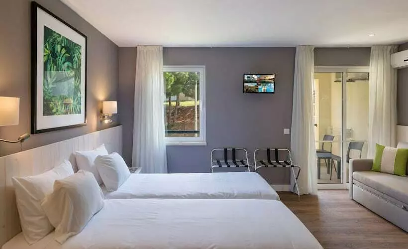 اتاق خانوادگی پایه, Ap Adriana Beach Resort