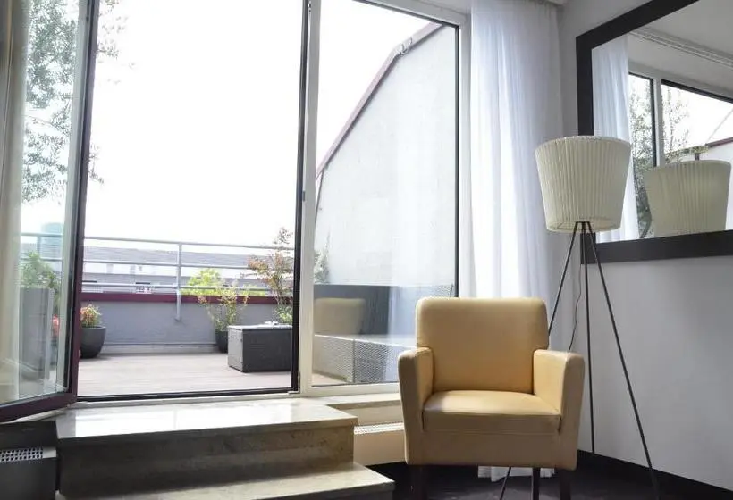 バルコニー付きデラックスルーム, Bristol Hotel Frankfurt City