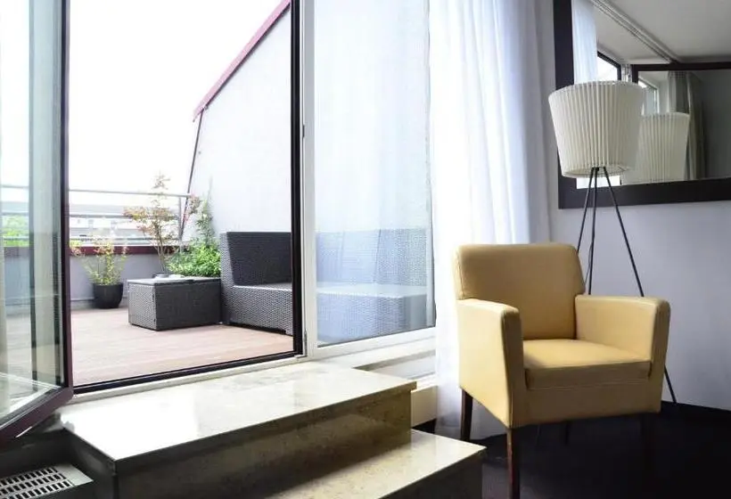 バルコニー付きデラックスルーム, Bristol Hotel Frankfurt City
