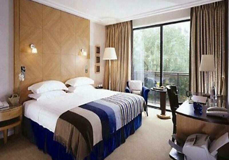스탠다드 룸, Bristol Hotel   Frankfurt City