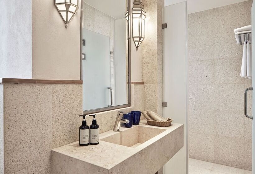 اتاق پرمیوم, Ali Pasha