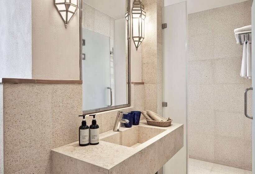 اتاق پرمیوم, Ali Pasha