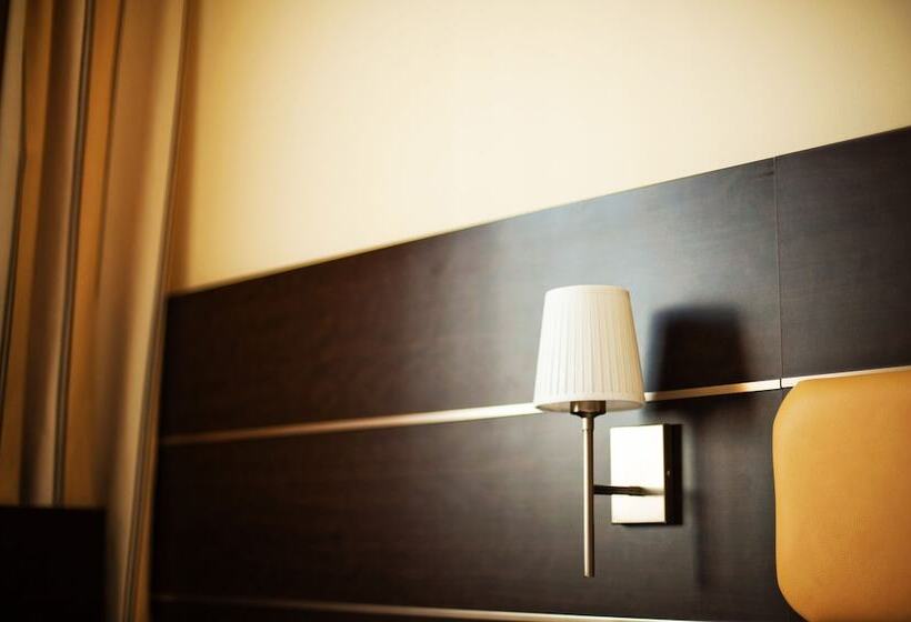 스탠다드 싱글 룸, Bristol Hotel   Frankfurt City