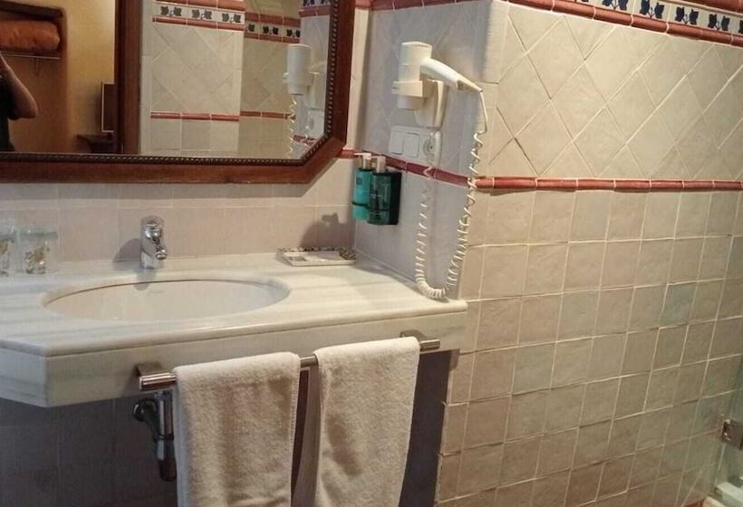 اتاق اکونومی, Casa Palacio Pilar Del Toro